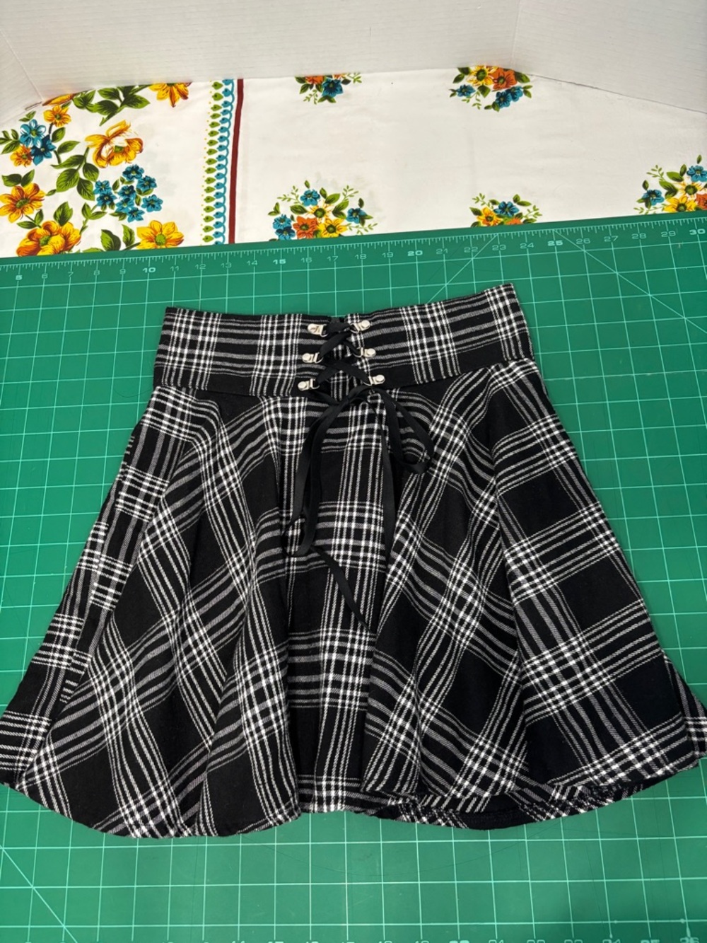 ROMWE Y2K Womens Small (4) Black & White Plaid Lace-Up Skater Skirt Grunge Punk